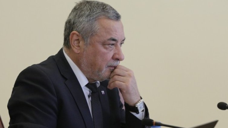 Презрение към народа: Опияни ли властта Валери Симеонов?