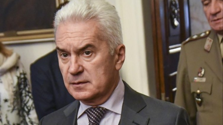 Сидеров иска заздравяване, не разрушаване... Каракачанов &ndash; аут!