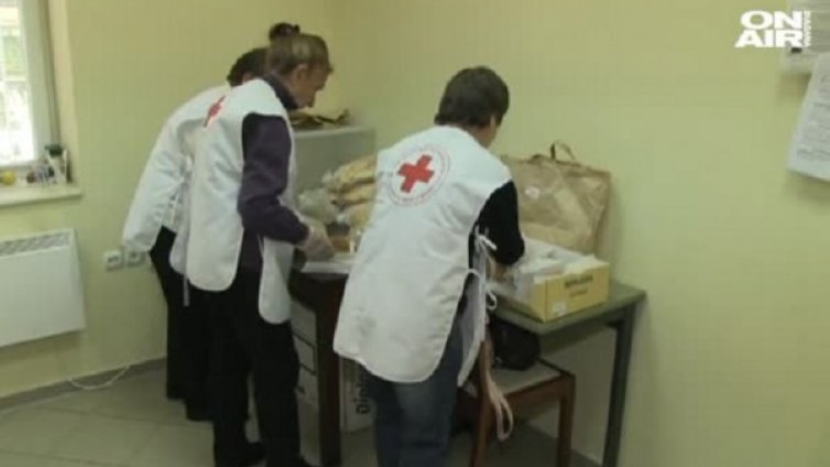 Топла храна и дрехи за бездомни хора в Русе