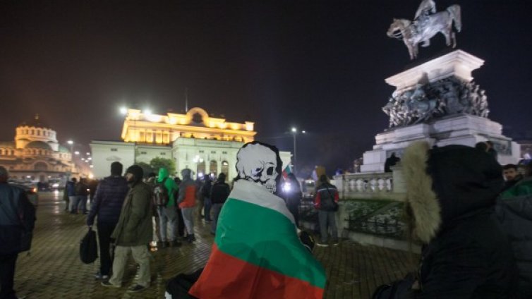 Недоволни от стандарта на живот протестираха и тази вечер 
