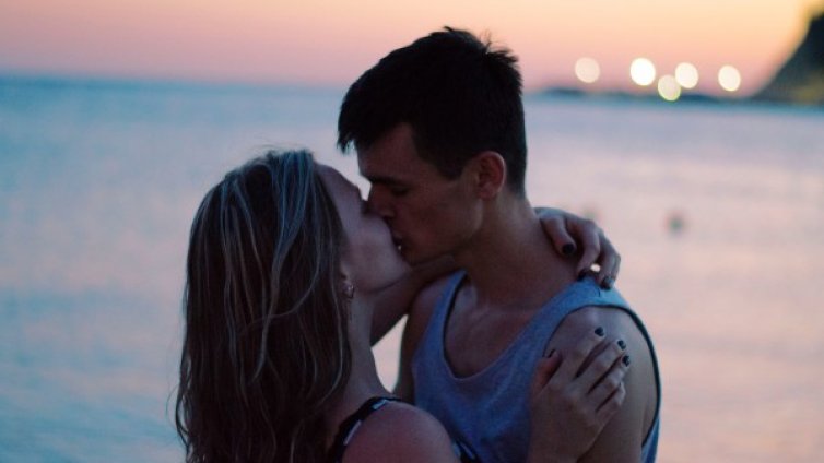 Отличници сред зодиите... в целувките!