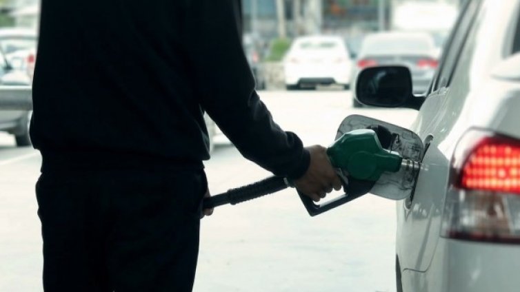 Българинът вярва: Цените на горивата високи заради картел