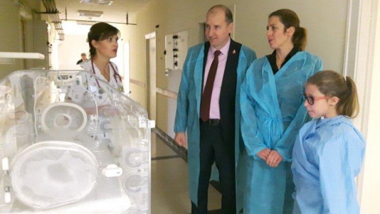 Благодарност: Семейство дари кувьоз на УМБАЛ Бургас