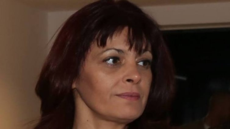 Президентшата настоя: Не съм била в кола на НСО, не съм арогантна!