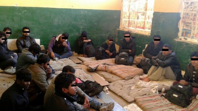 Разбиха престъпна група за трафик на мигранти