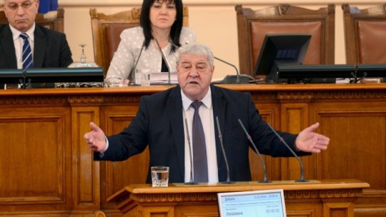 Червените ескадрони '18: Гърневски стихоплетствал снощи за... БСП