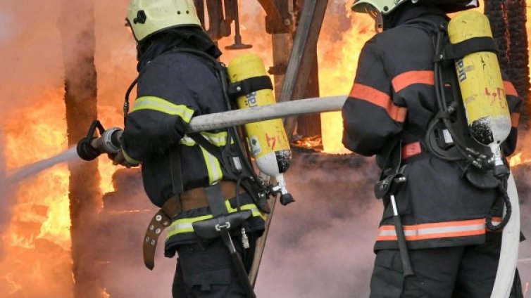 Пожар в Русе &ndash; дядо почина, семейство с бебе е спасено!