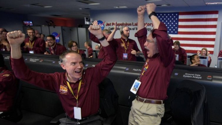 Марс с нов гражданин &ndash; InSight. Сондата кацна, даже снимка прати