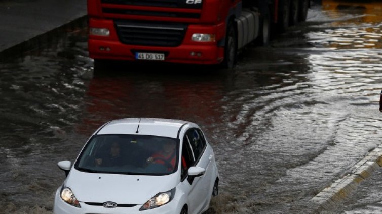 Човек изчезна при наводненията в Одрин