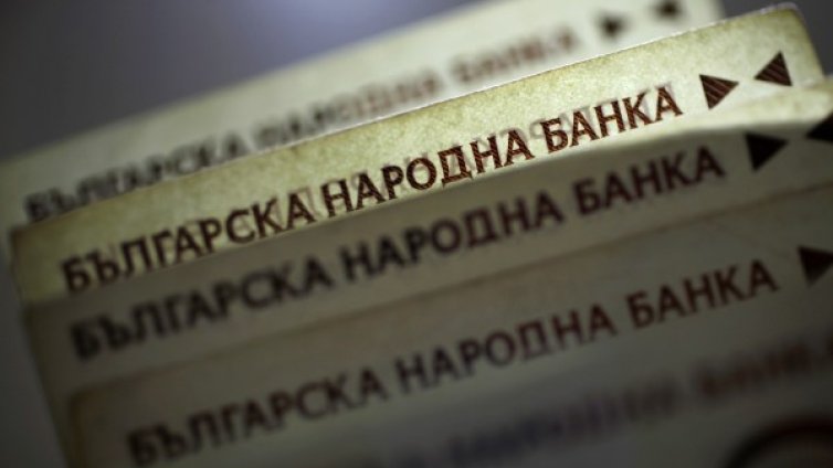 Нагоре, нагоре... чиновническата заплата до 4500 лв.