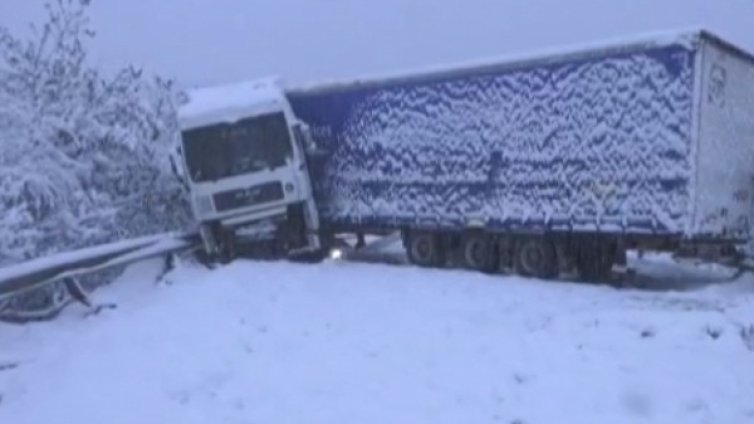 Сняг, ПТП-та: Пътищата вече са отворени