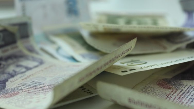 Две баби дадоха 5 бона и злато на ало апаши