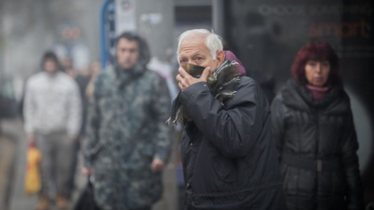 До уикенда &ndash; мъгливо и облачно! Ще валят и дъждове, а и снегове