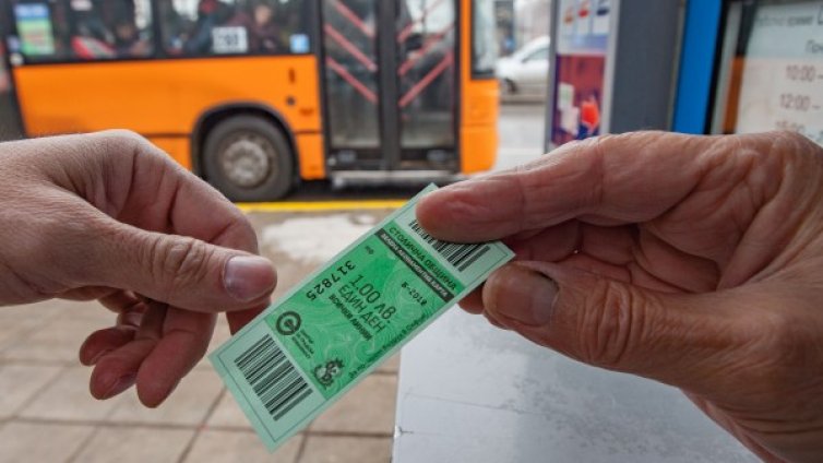 Автобус, метро... зеленият билет на столичанина в смога