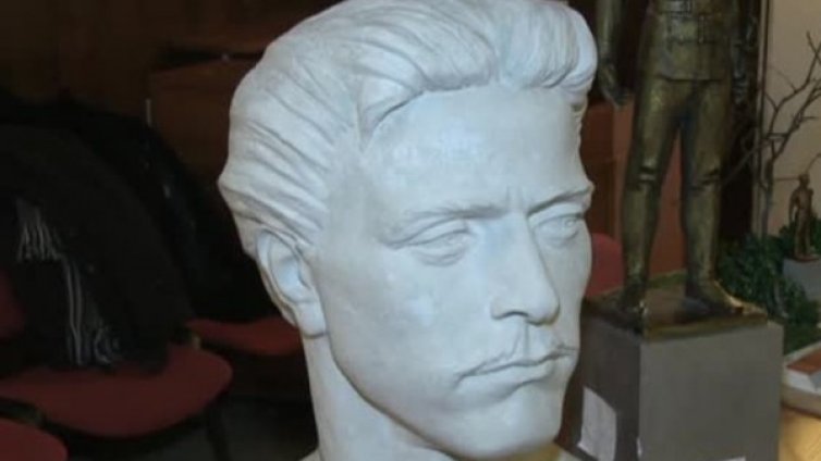 Втори дубъл: Паметник на Апостола в Русе