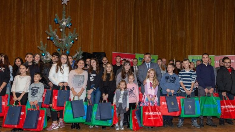 94 деца на загинали и пострадали полицаи ще получат подаръци от Технополис и Практикер