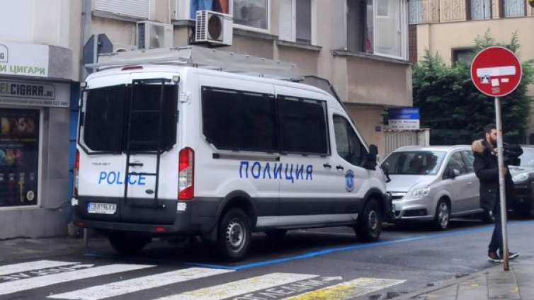 Пенсионер удуши неволно със сезал 40-годишна!?