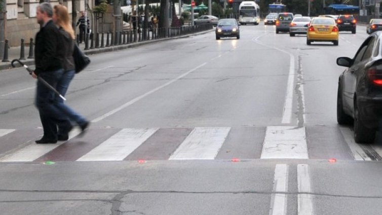 Шофьор блъсна бременна на кръстовище и... избяга