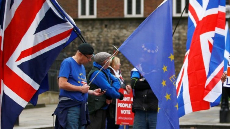 Мей отлага вота за Brexit, заминава пак за Брюксел?