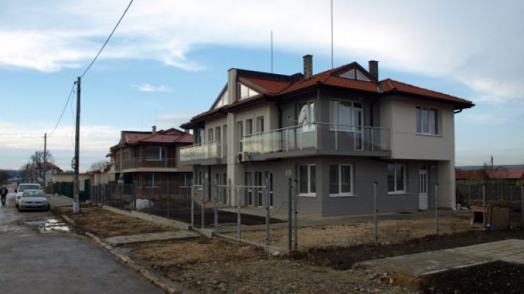 ДПС даде курбан в Хитрино, ГЕРБ построи нова къща 