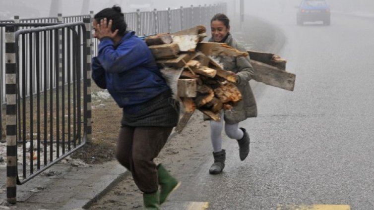 Климатик да стопли ромската душа. В малка колиба &ndash; един, в голяма &ndash; мощен!?