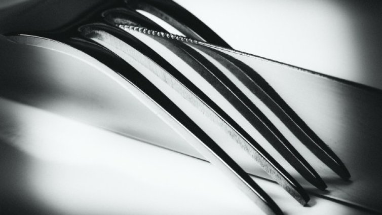 При скандал в кръчма: 18-годишен се развилня с нож