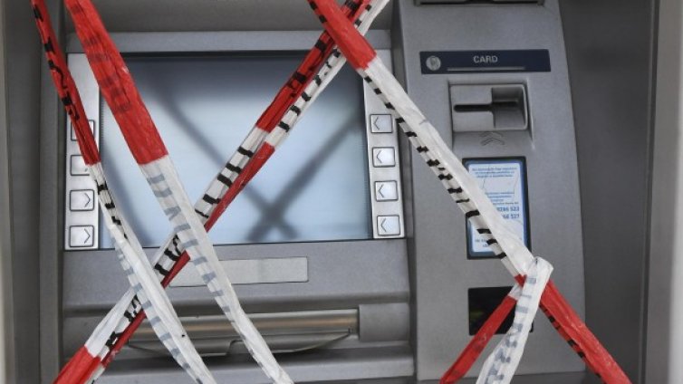 Неизвестна сума свита от банкомат в Брестовица