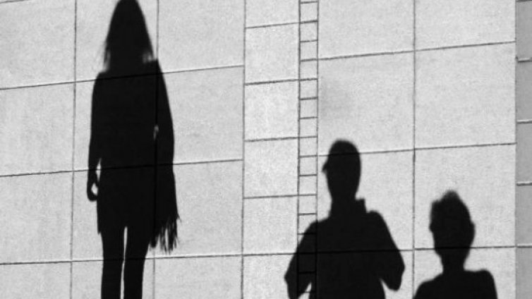 На младите у нас не им е лесно, а им е интересно… при мама и тате