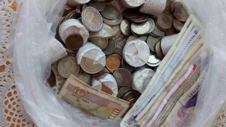 Малките големи жестове: Таен базар зарадва дете с увреждания