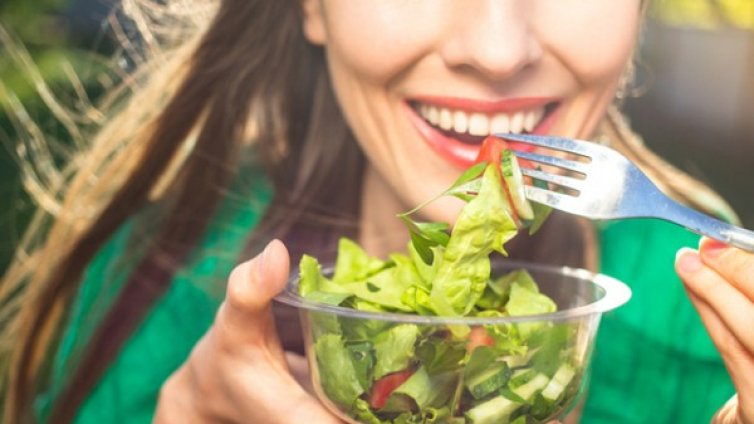 7 стъпки за детокс след празничното преяждане 