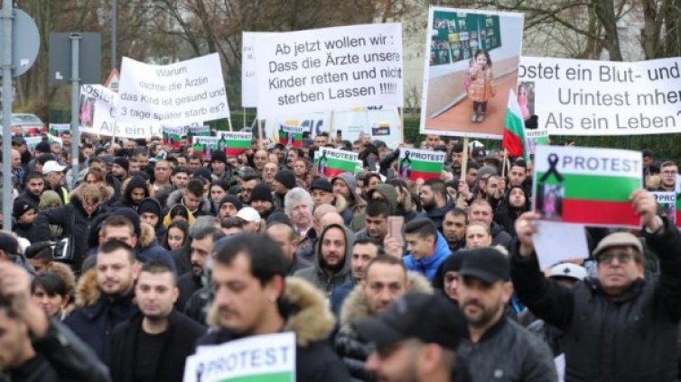 Българи пред болница в Кьолн. 4-годишната Селин &ndash; мъртва!