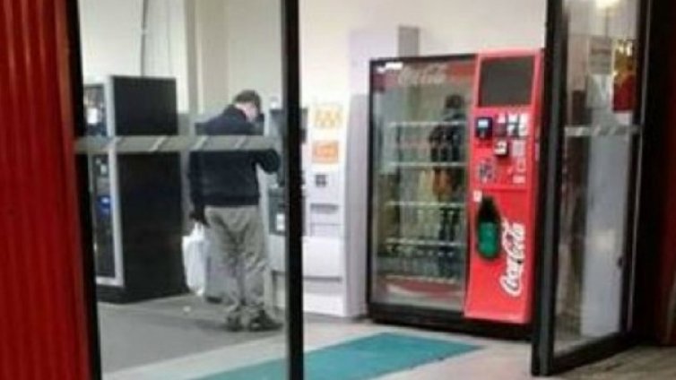 Груевски си живее живота в Будапеща. Пълни джоба от банкомат!