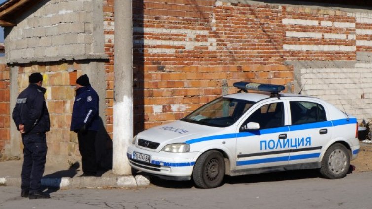 Ромите нападнали военния в гръб, ритали го в лицето