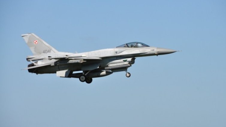 Бивш военен министър: F-16 е по-добре от "Грипен" 