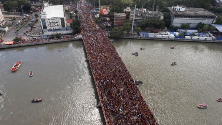 Селфита с Христос... 1 милион филипинци на шествие