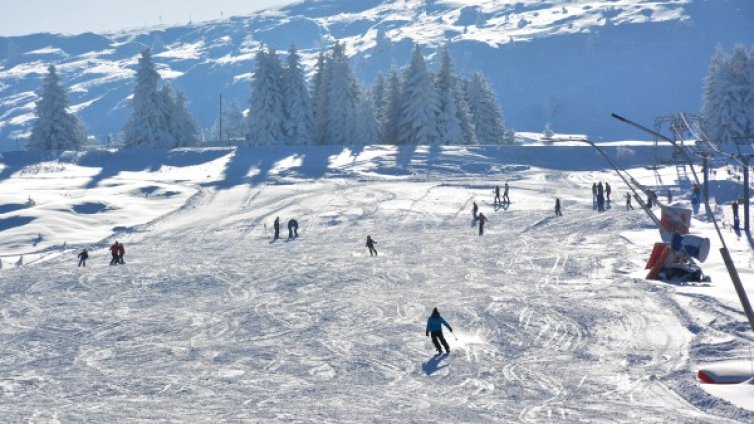 Времето в четвъртък: Сняг на запад, дъжд на изток