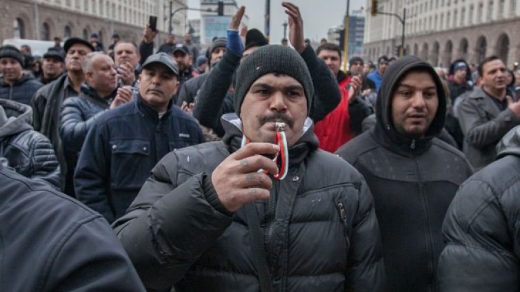 Управници, НПО-та... Кой е виновен за състоянието на ромите?