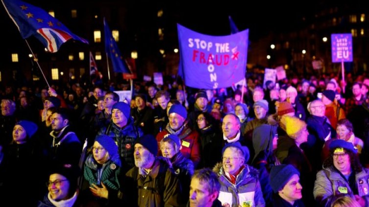 ЕС ще ратифицира отхвърлената Brexit сделка