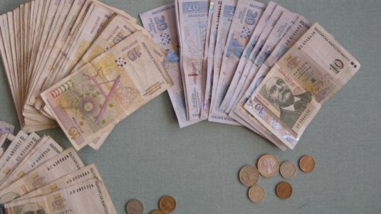5-ма срещу 1 в борба за 100 бона, свити от чейндж бюро 