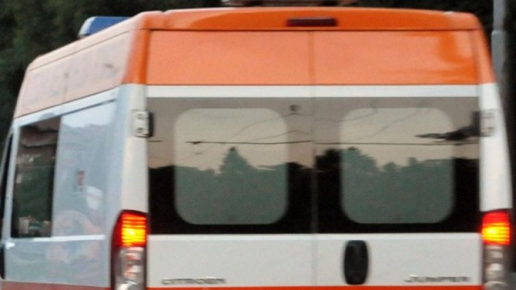 Кола се обърна в дере във Варненско, загина жена