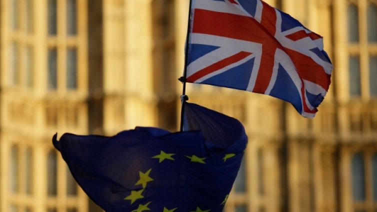 Европа се готви за хаотичен Brexit: В транспорта, в търговията...