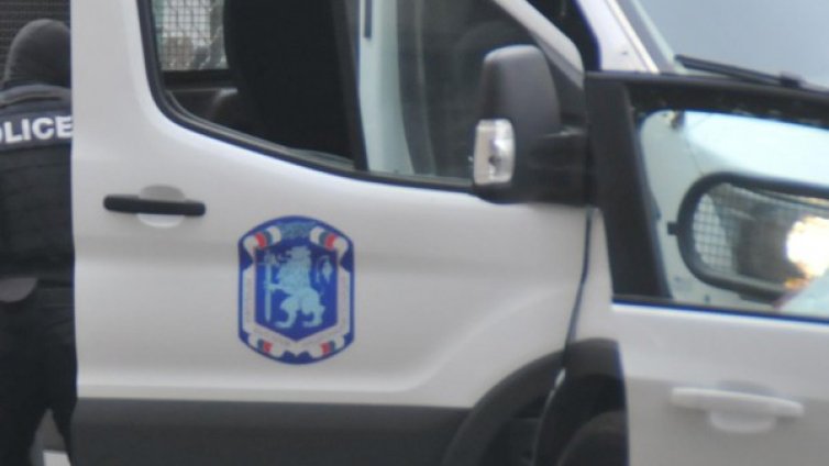 Вражда, скандали: Мъж стреля срещу кръчмар в Огняново