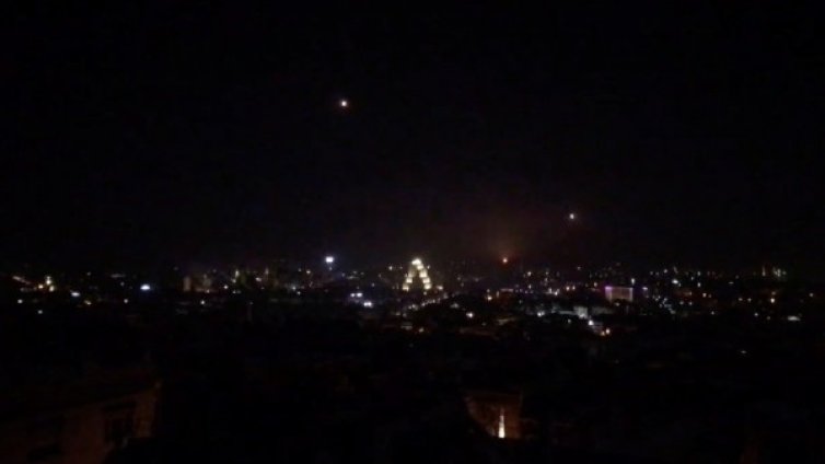 Израел отговори &ndash; нанесе въздушни удари в Сирия