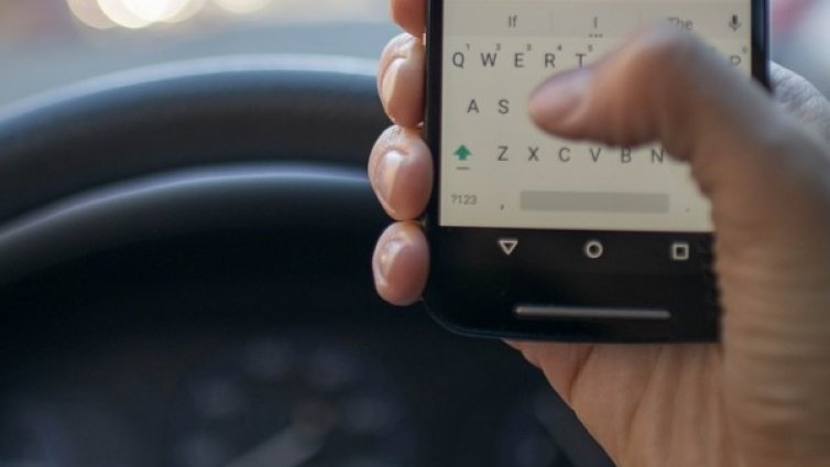 ?230 глоба от Холандия за наш шофьор: Държал GSM?