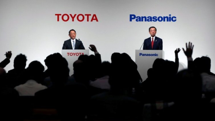 Toyota и Panasonic ръка за ръка: Правят нови батерии
