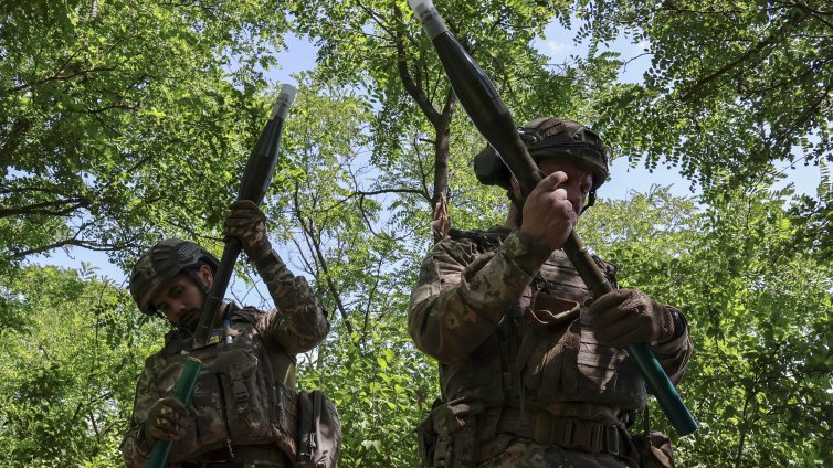 Украйна или битката за приобщаването на най-голямата армия в Европа към ЕС