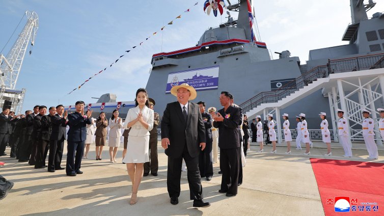 Как Ким Чен Ун подготвя дъщеря си да се превърне в най-опасната тийнейджърка в света