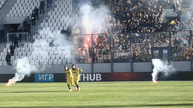 Дербито на Пловдив между &bdquo;Локомотив&rdquo; и &bdquo;Ботев&rdquo; беше прекратено