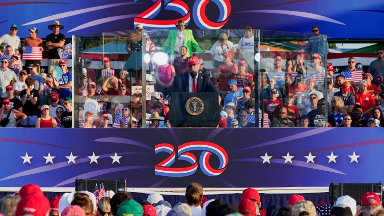 Тръмп отпразнува приемането на "Големия красив законопроект" на митинг на America250 СНИМКИ
