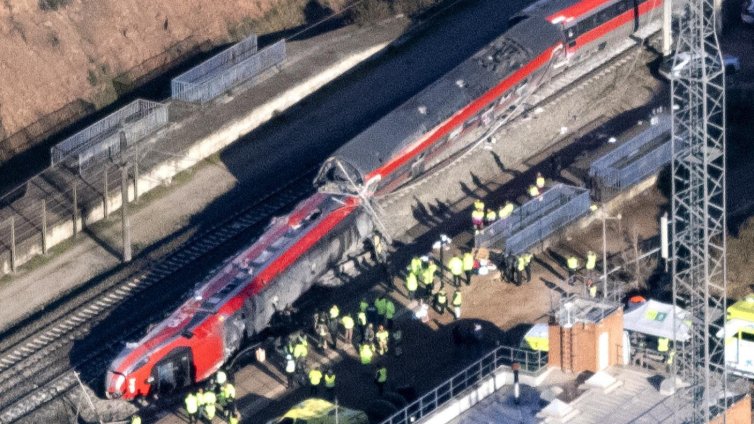 Испанският премиер обяви тридневен траур, обеща прозрачност при разследването на влаковата катастрофа 